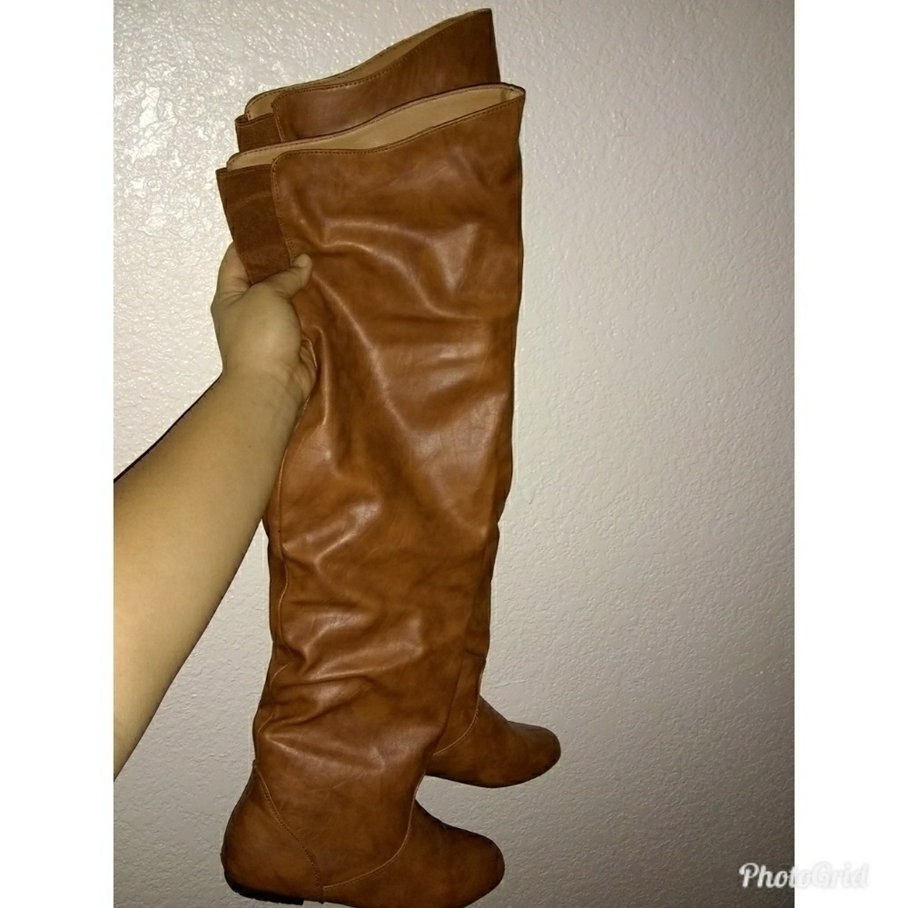 *CUTE ALERT* HIGH KNEE BOOTS